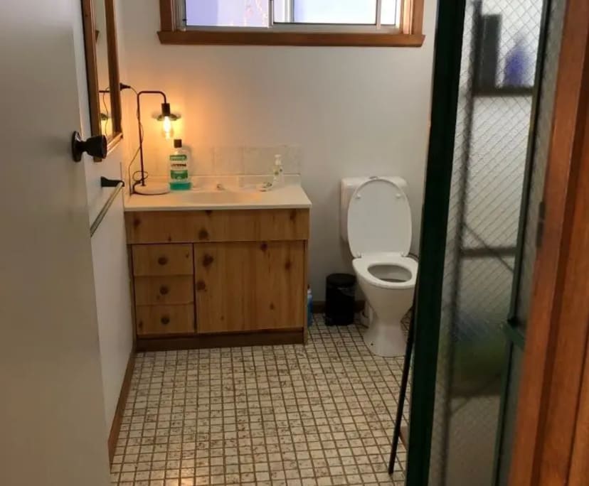 $195, Share-house, 4 bathrooms, Camberwell VIC 3124