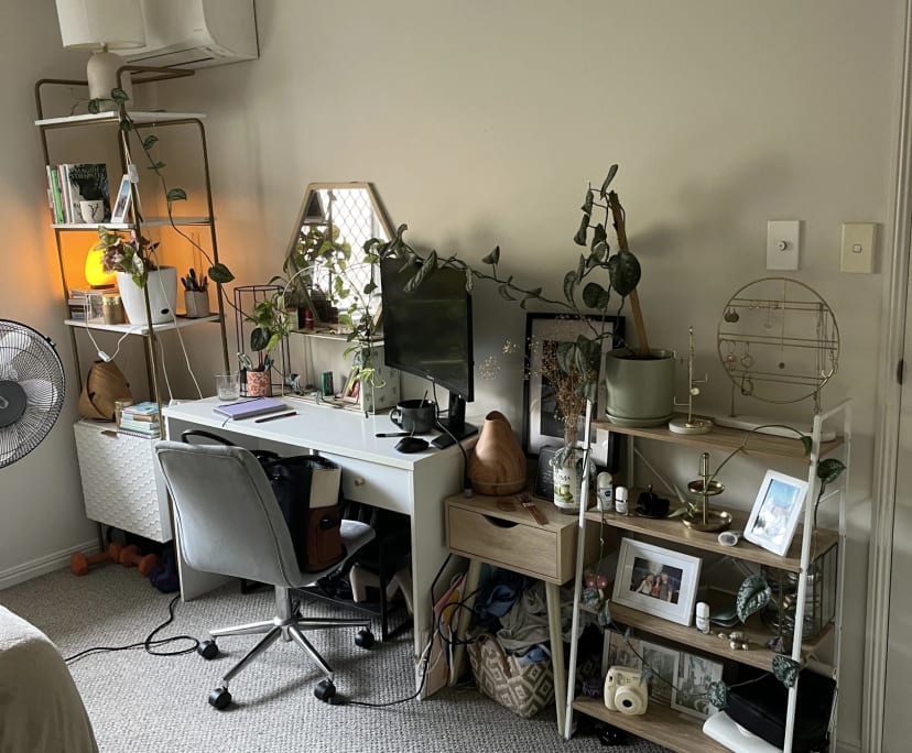 Unfurnished room with ensuite in a flatshare