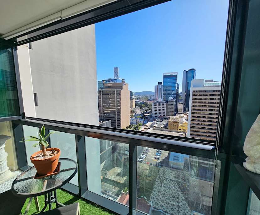 Whole property with 1 room for rent