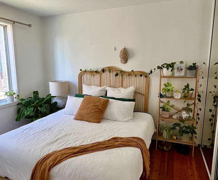 Furnished room in a flatshare