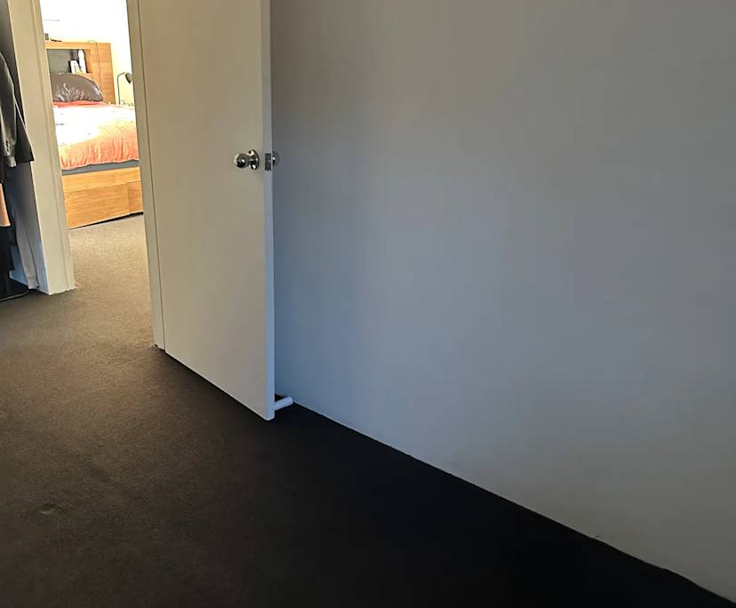Unfurnished room in a flatshare