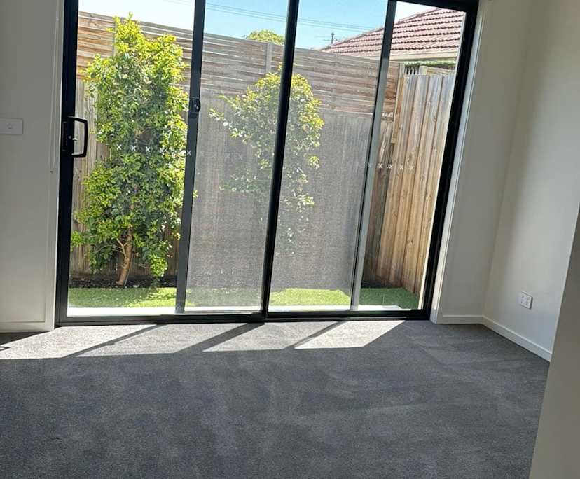 Unfurnished room with own bathroom