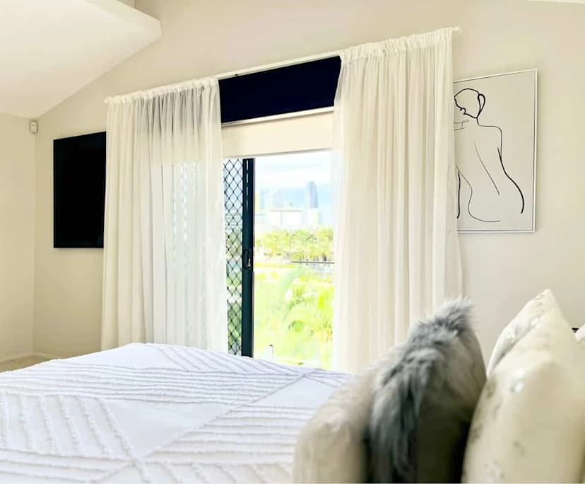 $570, Share-house, 3 bathrooms, Broadbeach Waters QLD 4218