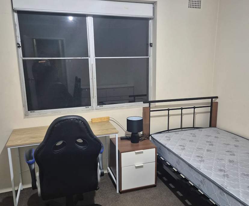 Furnished room in a flatshare