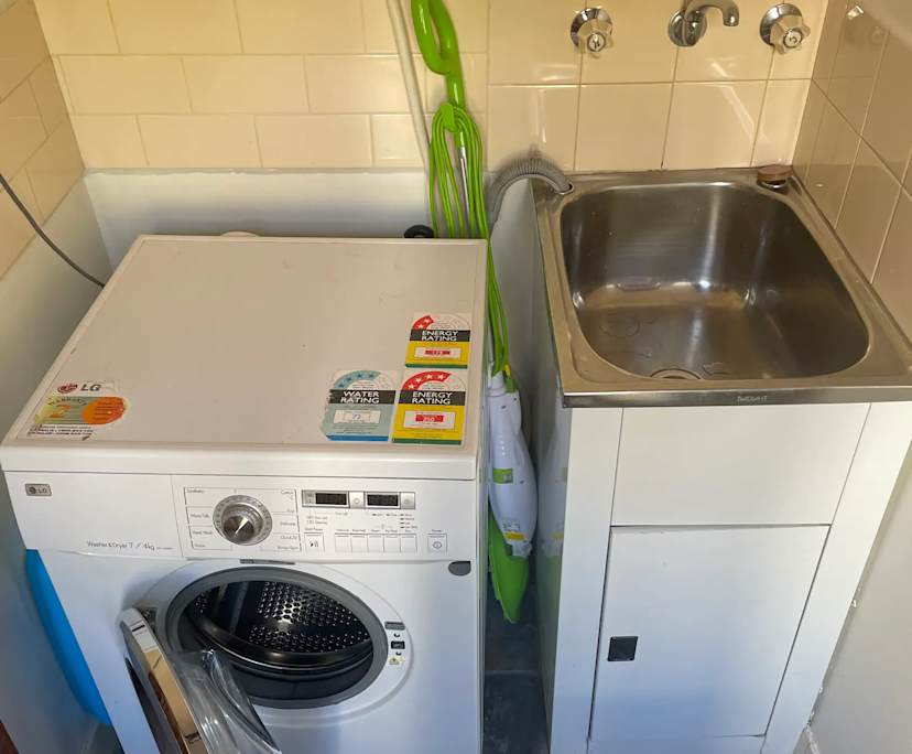 $350, Share-house, 2 bathrooms, Saint Kilda East VIC 3183