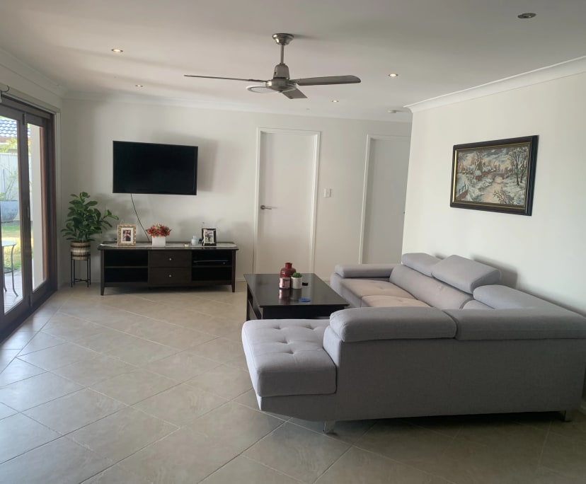 $350, Share-house, 4 bathrooms, Mermaid Waters QLD 4218