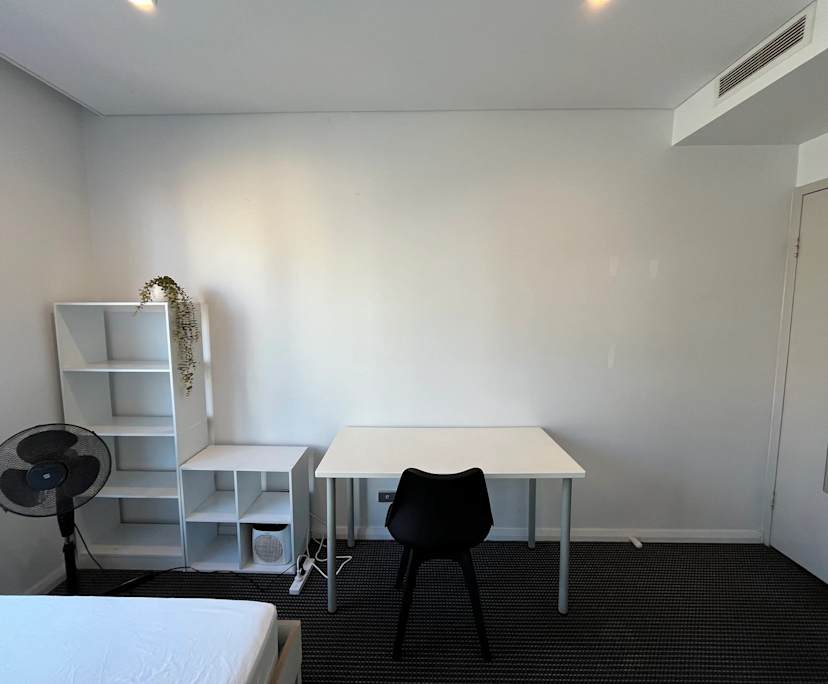 Furnished room in a flatshare