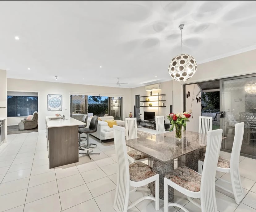 $350, Homestay, 4 bathrooms, Coomera QLD 4209