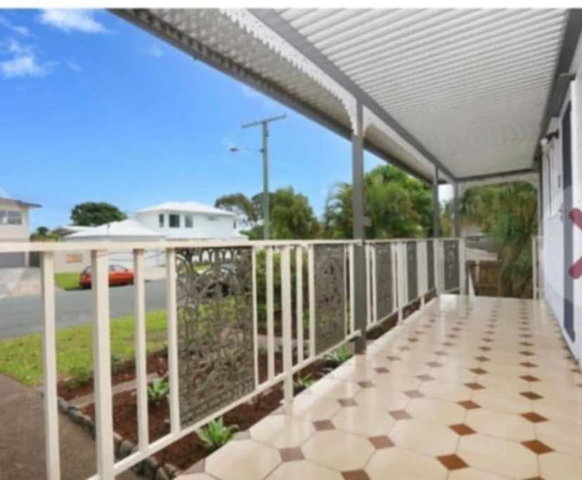 $250, Student-accommodation, 3 bathrooms, Labrador QLD 4215