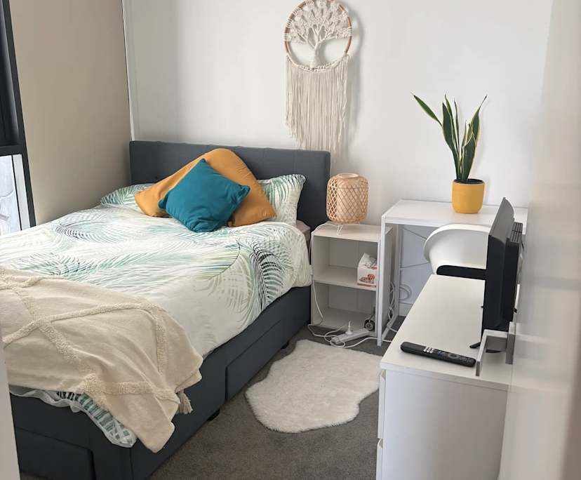 Furnished room in a flatshare
