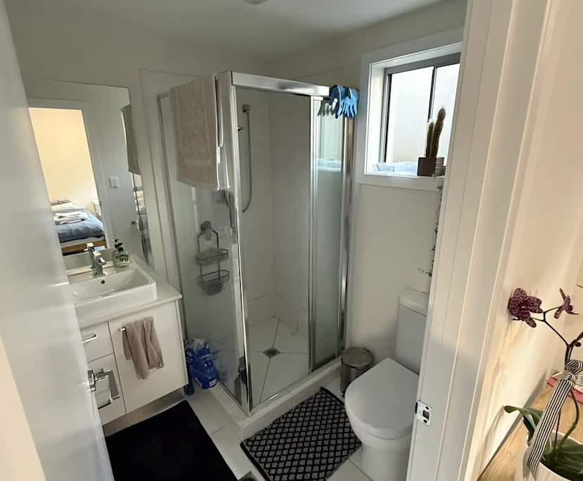 $400, Share-house, 2 bathrooms, Labrador QLD 4215