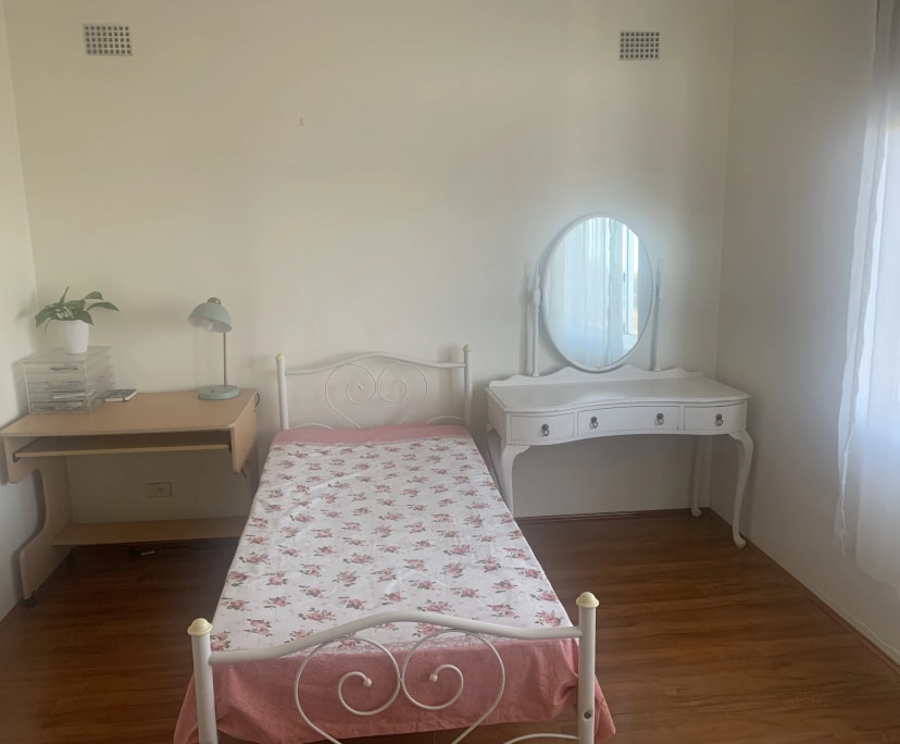 Furnished room in a flatshare