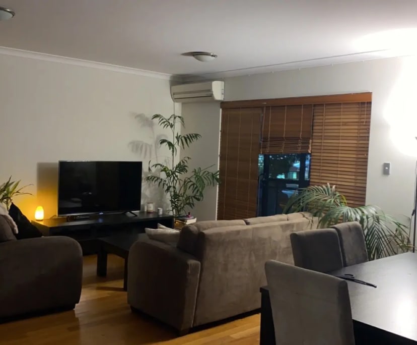 Furnished room with ensuite in a flatshare