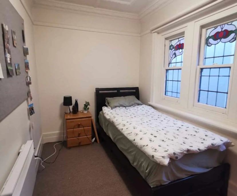 Furnished room in a flatshare