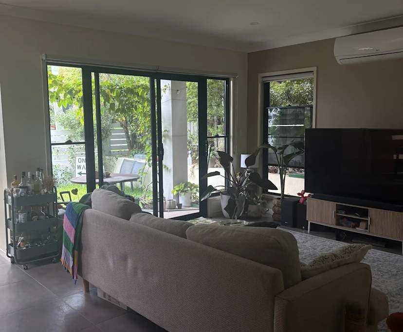 $360, Share-house, 3 bathrooms, Camp Hill QLD 4152