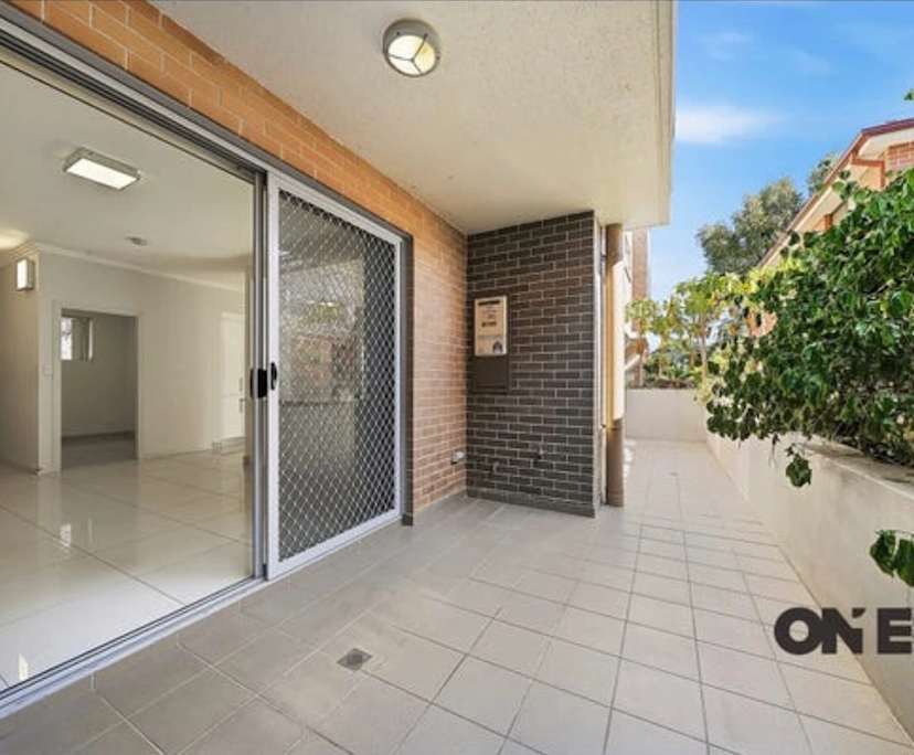 Unfurnished room with own bathroom