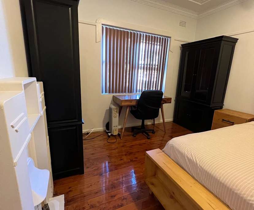 Furnished room in a flatshare