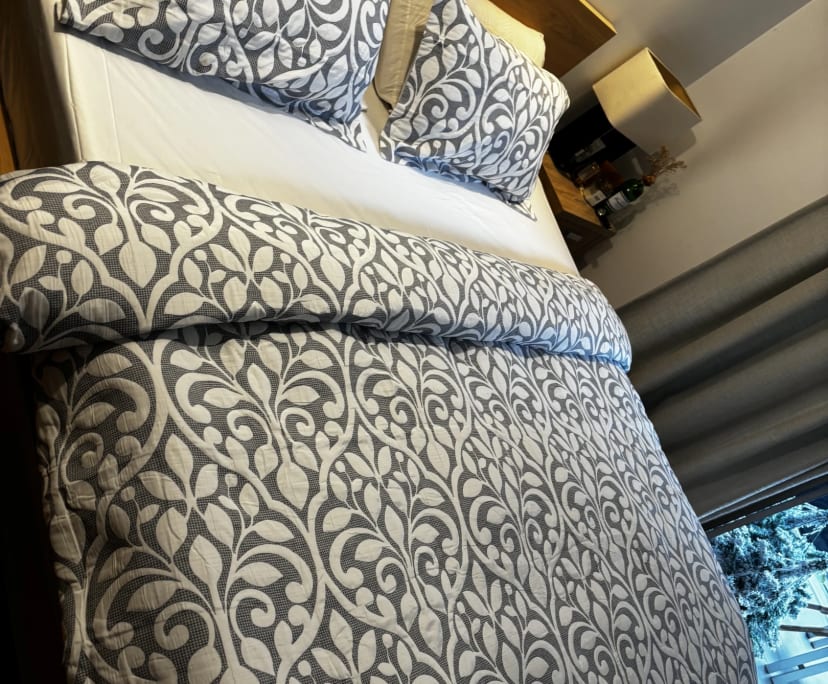 Furnished room with ensuite in a flatshare