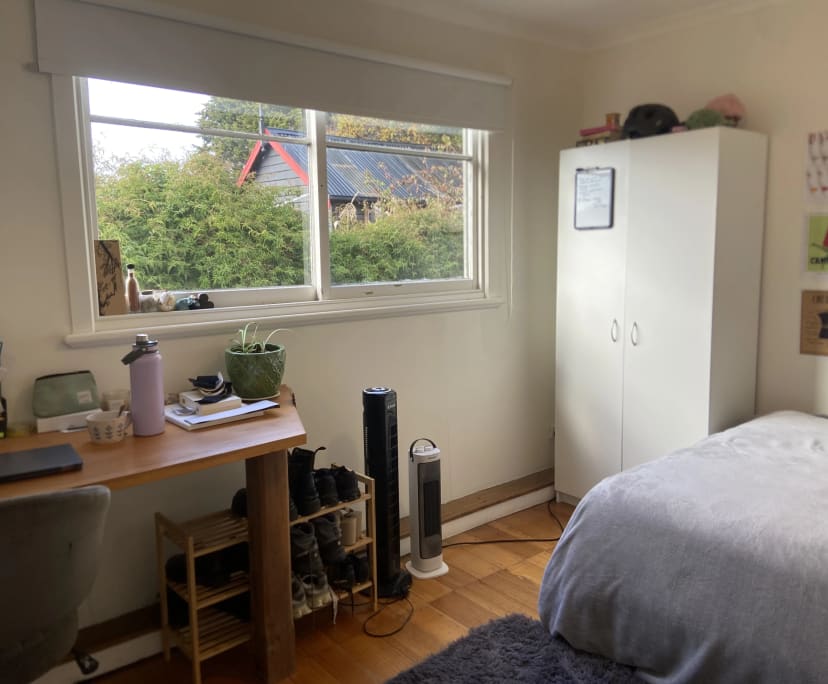Room in a share house