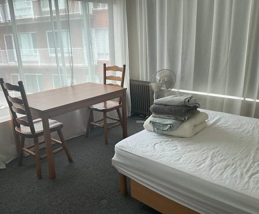 Furnished room in a flatshare