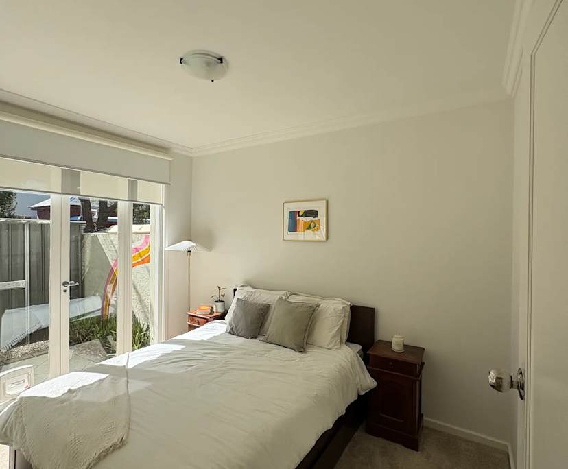 Furnished room in a flatshare