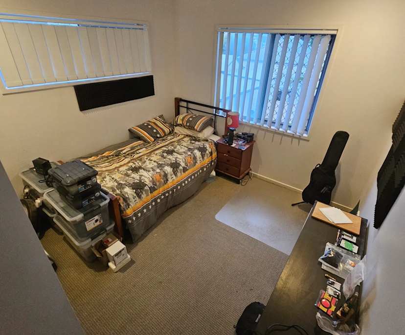Room in a share house