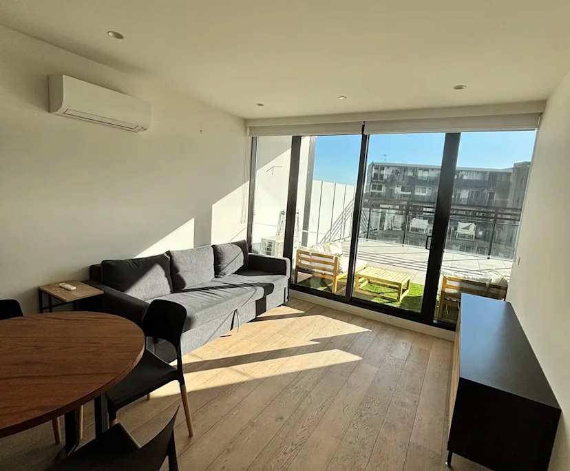 Furnished room in a flatshare