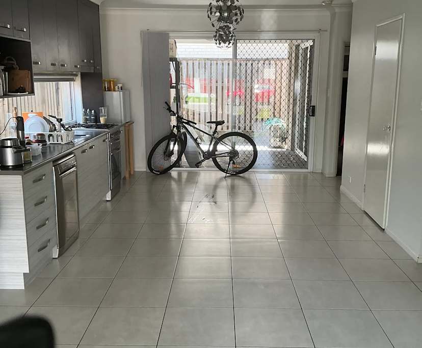 $275, Share-house, 2 bathrooms, Fitzgibbon QLD 4018