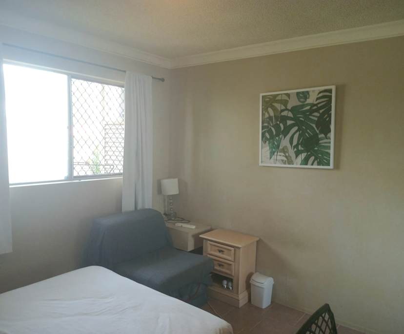 Furnished room in a flatshare