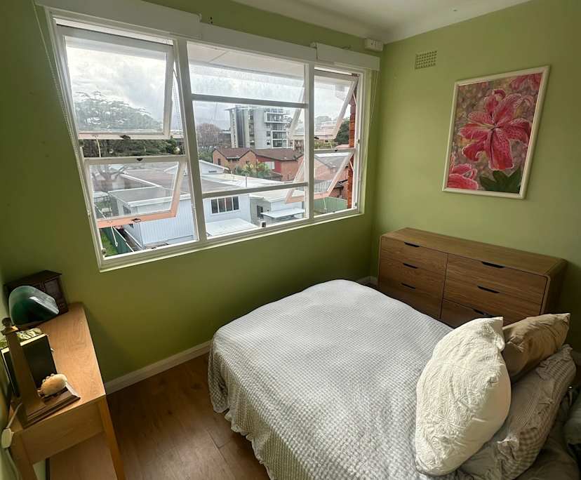 Furnished room in a flatshare