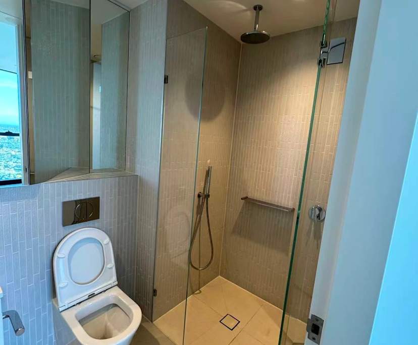 Furnished room with ensuite in a flatshare