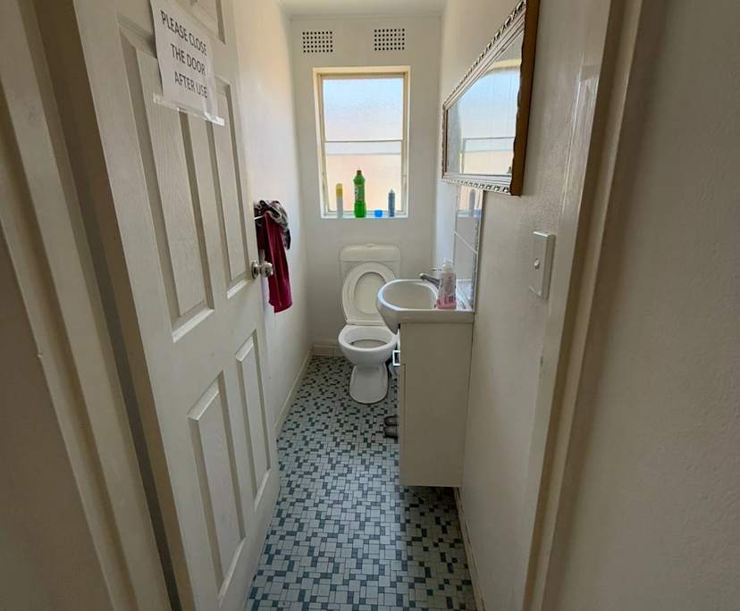 Room in a share house