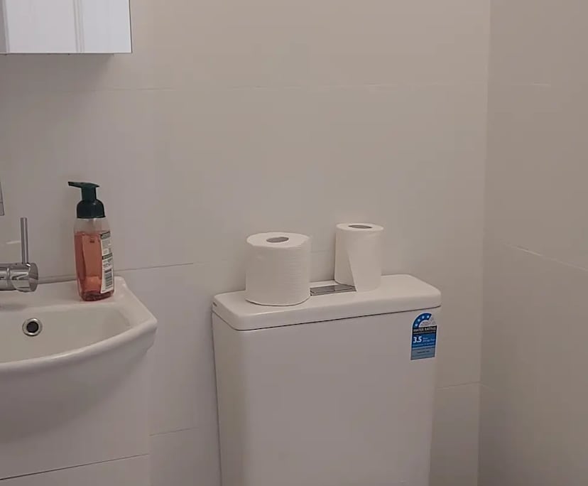 $670, Whole-property, 1 bathroom, Newtown NSW 2042