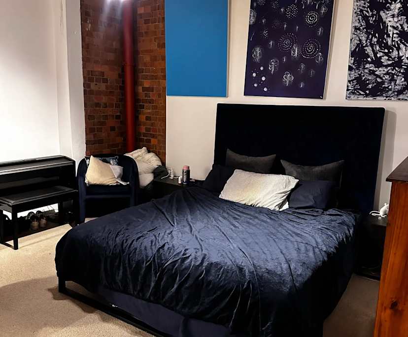 Furnished room with ensuite in a flatshare