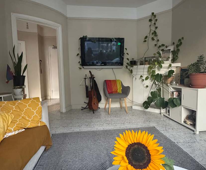 Furnished room in a flatshare