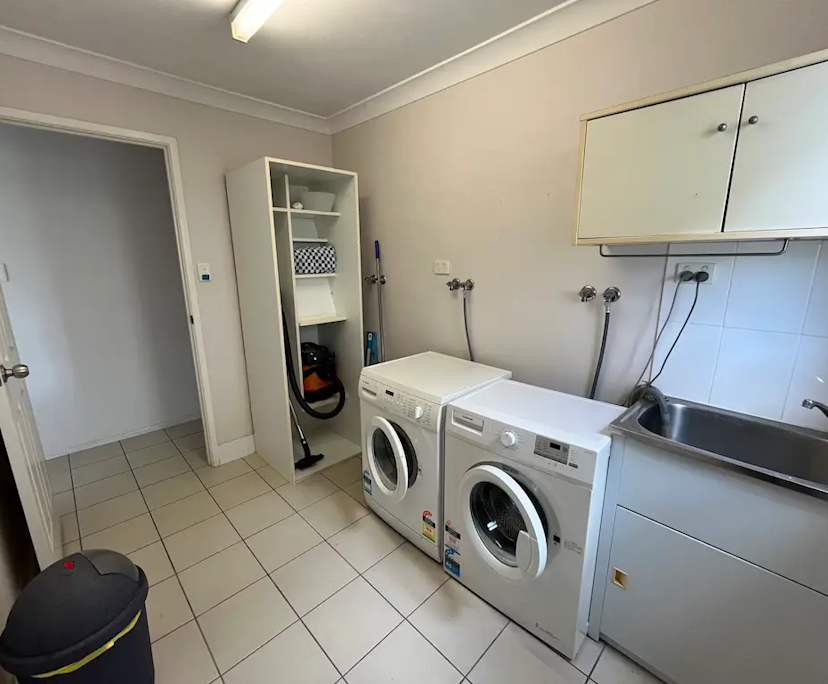 $350, Share-house, 6 bathrooms, Auchenflower QLD 4066