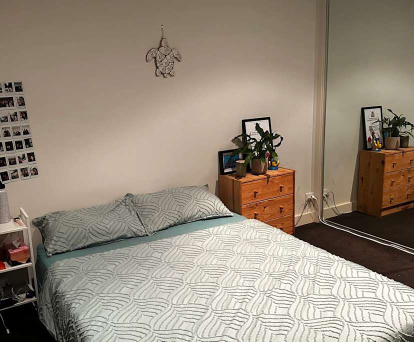 Furnished room in a flatshare