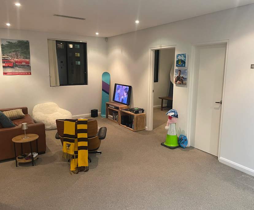 Unfurnished room with own bathroom