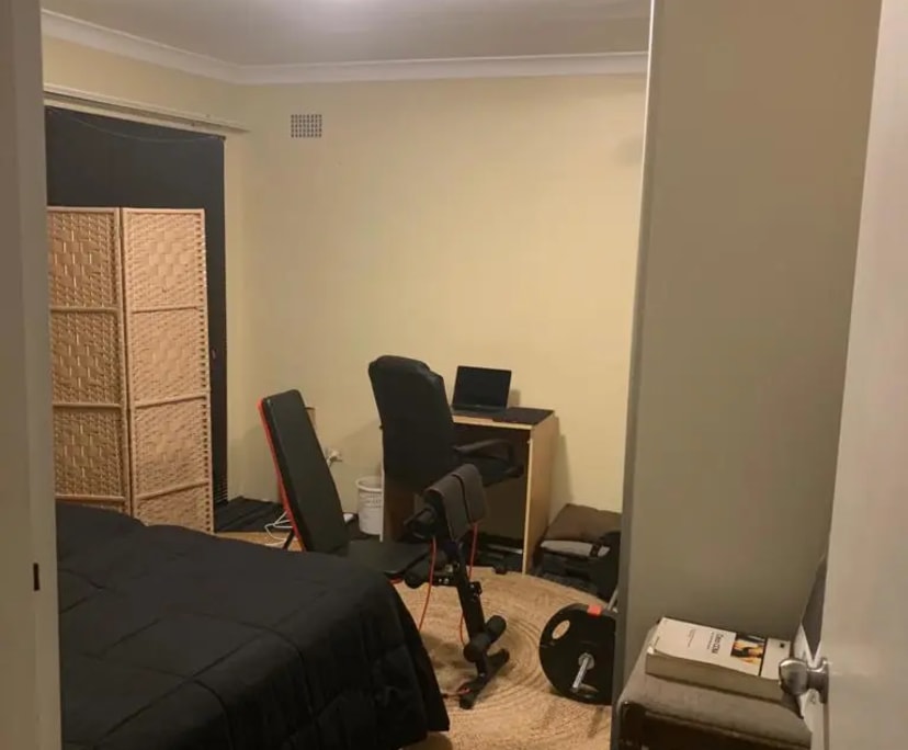 Furnished room in a flatshare