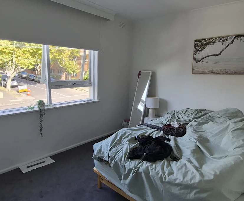 Furnished room in a flatshare