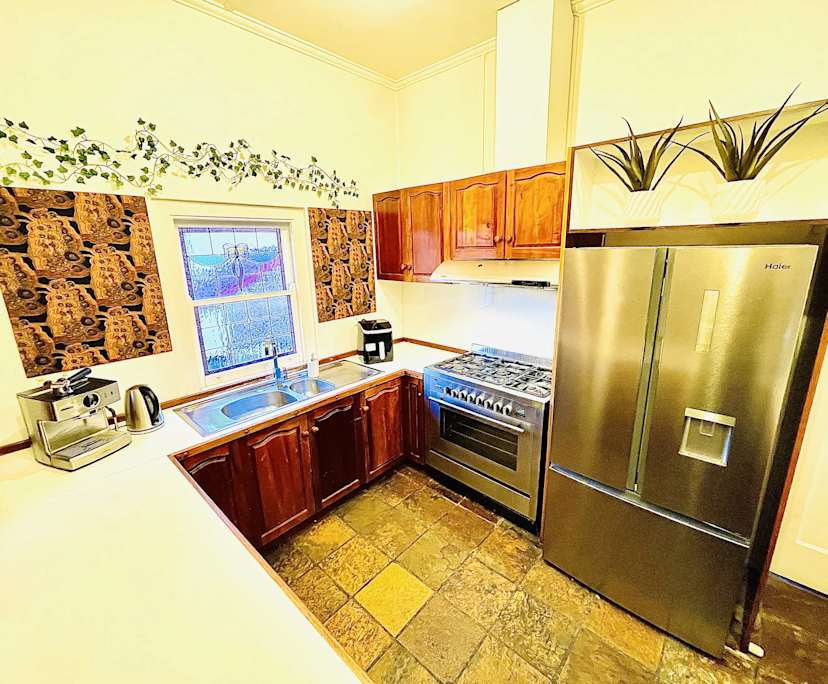 $350, Share-house, 6 bathrooms, Camberwell VIC 3124