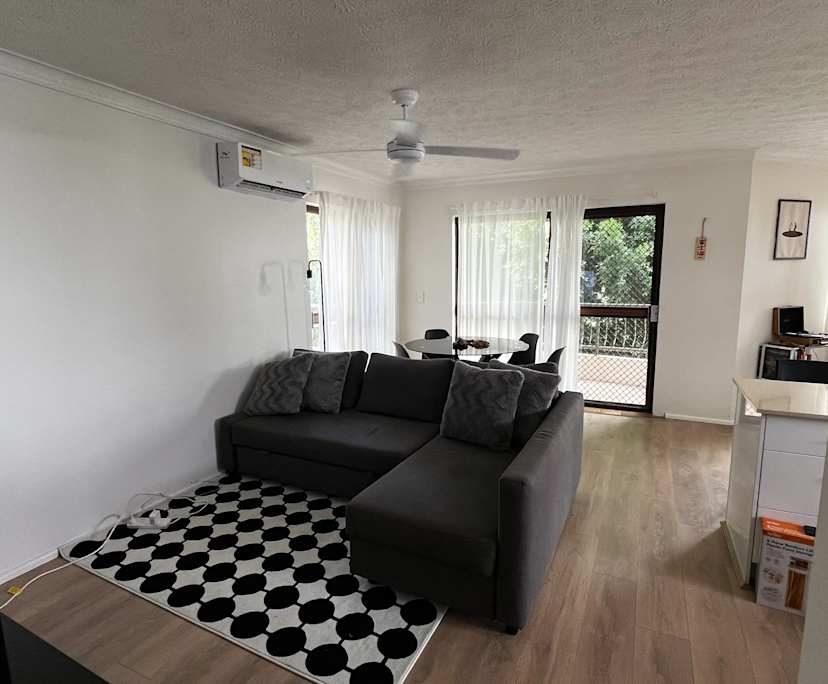 Furnished room in a flatshare