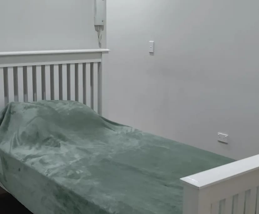 $330, Flatshare, 2 bathrooms, Kingswood NSW 2747