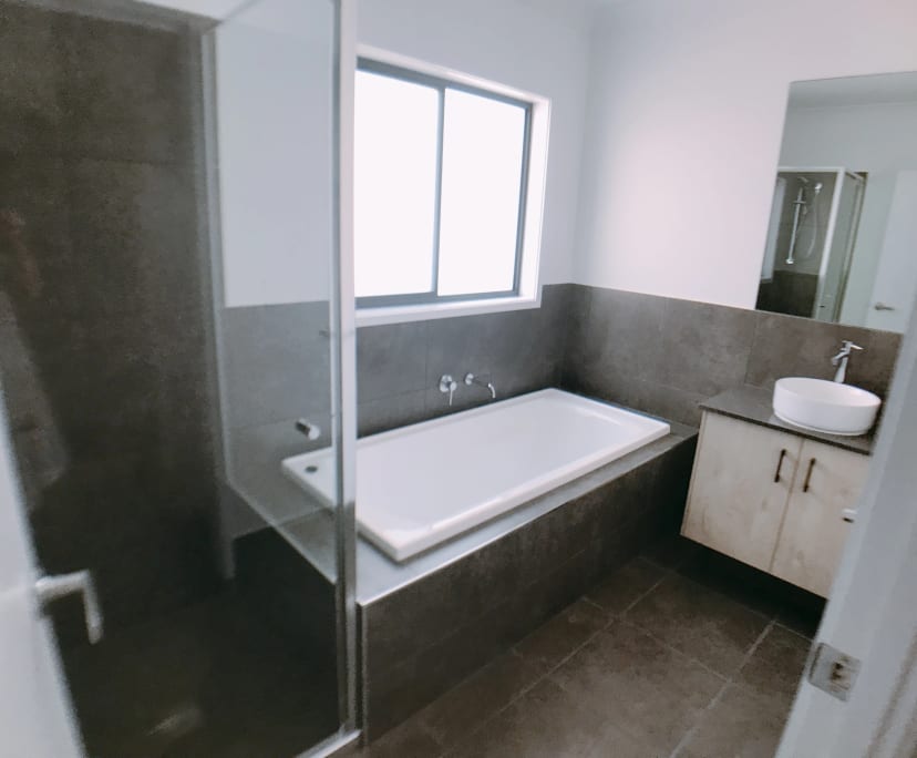 Room for Rent in Browns Plains, Brisbane 200, Fur...