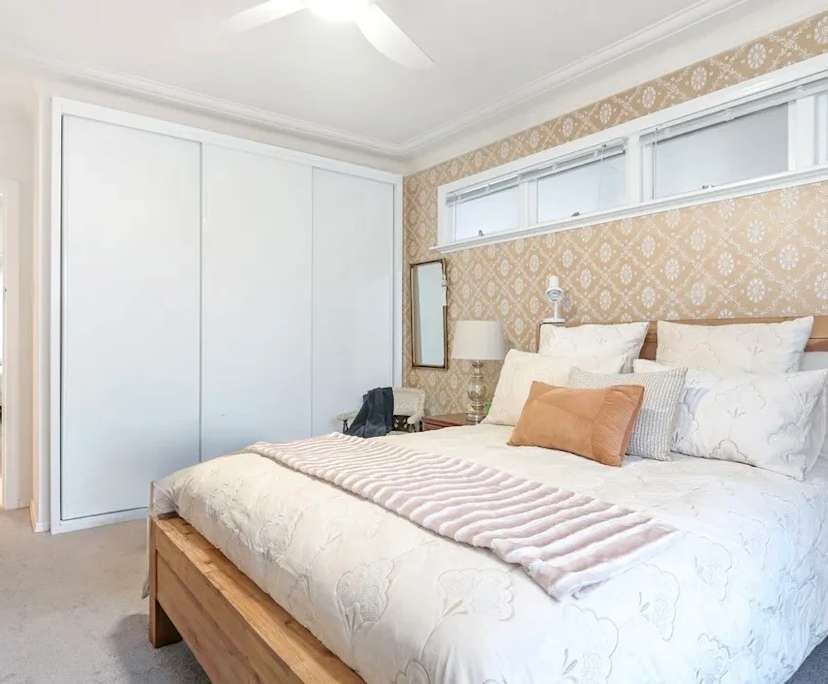 $350, Share-house, 3 bathrooms, Harristown QLD 4350