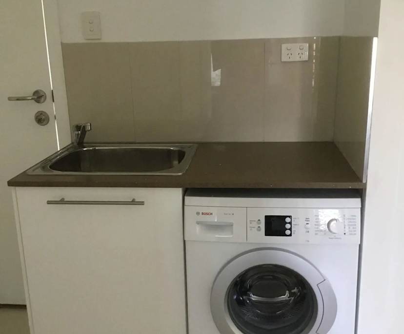 $300, Flatshare, 3 bathrooms, Taringa QLD 4068
