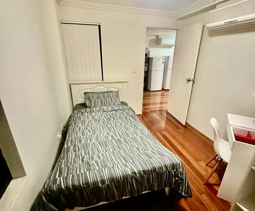 Furnished room in a flatshare
