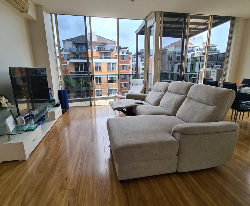 Furnished room with ensuite in a flatshare