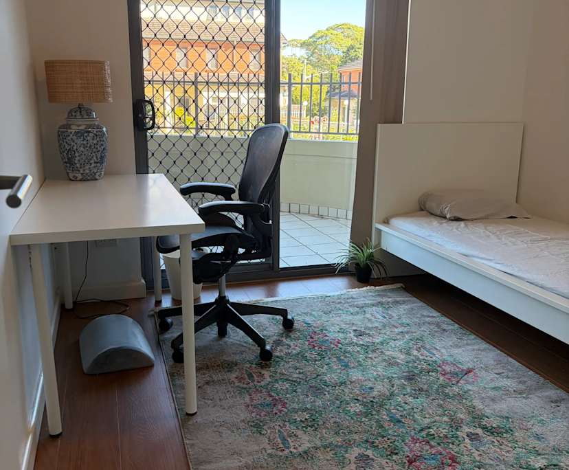 Furnished room in a flatshare