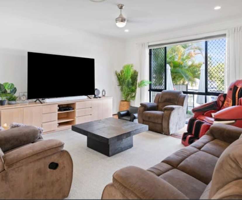 $370, Share-house, 4 bathrooms, Surfers Paradise QLD 4217